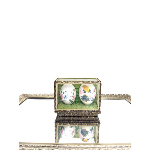 Beautiful Vintage Hand Painted Chinese Eggs with Florals in Glass Display Case - Picture 1 of 9